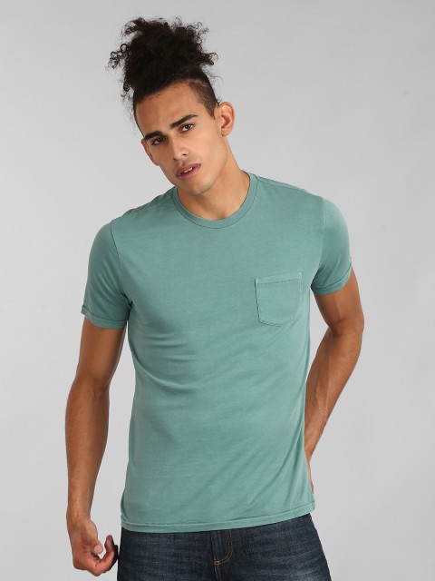 

GAP Men Blue Solid Round Neck T-shirt