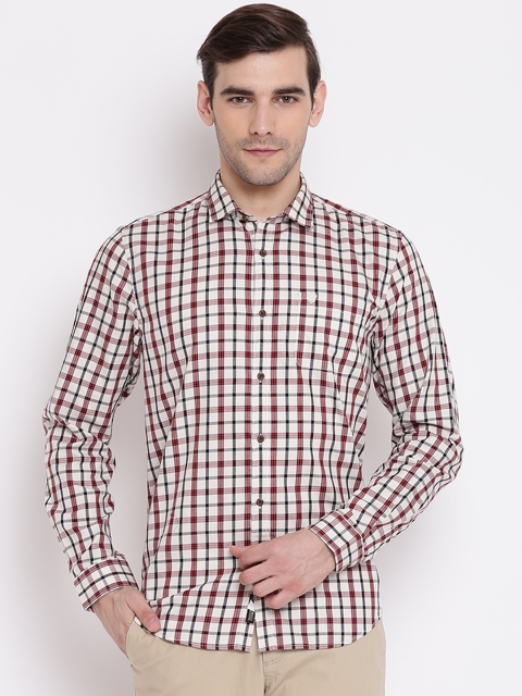 

Blackberrys Men Off-White & Red Slim Fit Checked Casual Shirt