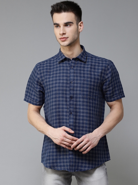 

Blackberrys Men Navy Blue & White Pure Cotton Regular Fit Checked Casual Shirt