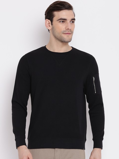 

Blackberrys Men Black Solid Sweatshirt