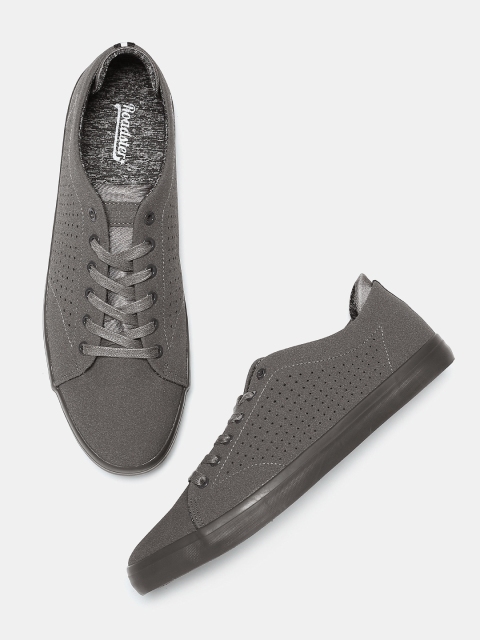 

Roadster Men Grey Sneakers