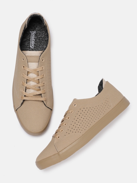 

Roadster Men Beige Sneakers