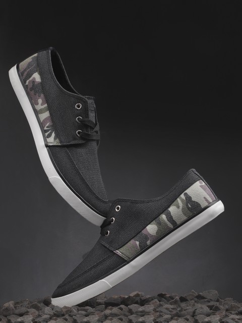 

Roadster Men Black Sneakers
