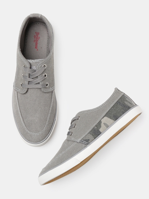 

Roadster Men Grey Sneakers