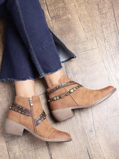 

Roadster Women Brown Solid Heeled Boots