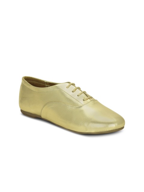 

Get Glamr Women Gold-Toned Oxfords