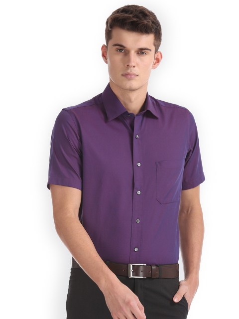 

Arrow Men Pink Regular Fit Solid Casual Shirt