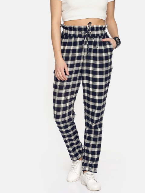 

Roadster Women Navy Blue & Off-White Regular Fit Checked Regular Trousers