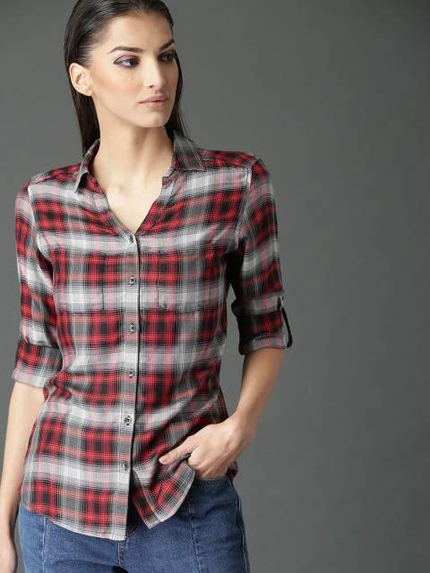 

Roadster Women Red & Black Slim Fit Checked Casual Shirt