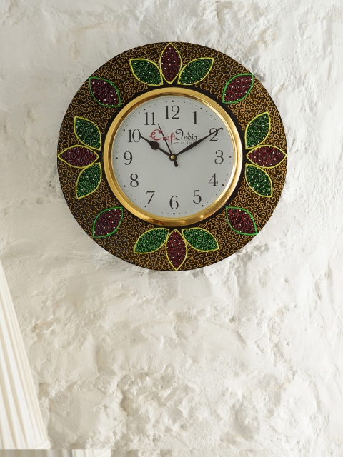 

eCraftIndia White & Green Handcrafted Round Embellished Analogue Wall Clock