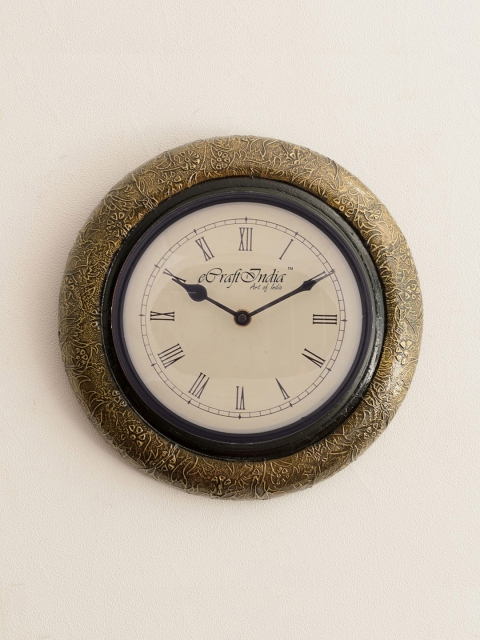 

eCraftIndia Off-White & Gold-Toned Handcrafted Round Textured Analogue Wall Clock