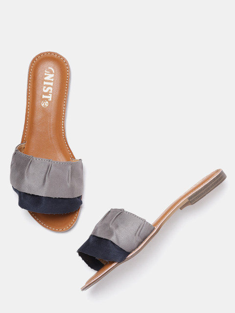 

GNIST Women Grey & Navy Blue Colourblocked Open Toe Flats