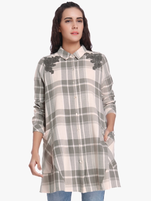 

Vero Moda Women Grey & Peach-Coloured Regular Fit Checked Longline Casual Shirt, White