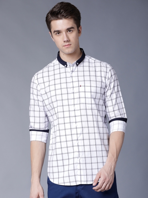

Black coffee Men White & Navy Blue Slim Fit Checked Casual Shirt