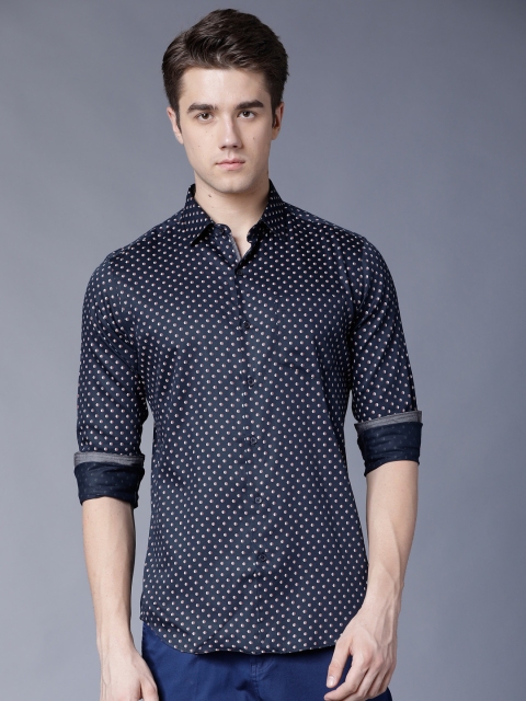 

Black coffee Men White & Navy Blue Slim Fit Printed Casual Shirt