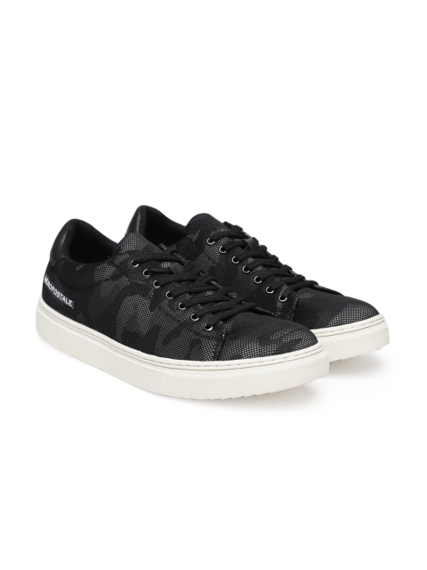 

Aeropostale Men Black & Grey Printed Sneakers