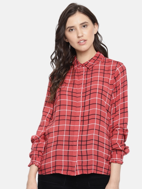 

Vero Moda Women Red Regular Fit Checked Casual Shirt