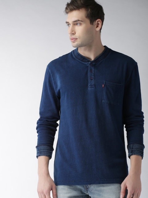 

Levis Men Navy Blue Solid Henley Neck T-shirt