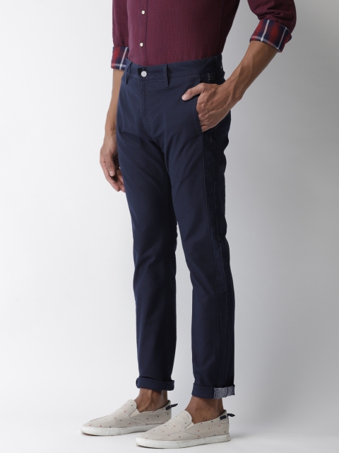 

Levis Men Blue Tapered Fit Solid Chinos