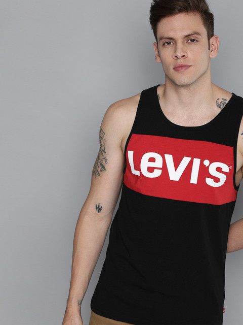 

Levis Men Black & Red Colourblocked Round Neck T-shirt