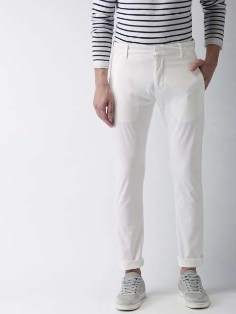 

Levis Men White Slim Tapered Fit Solid Chinos 512