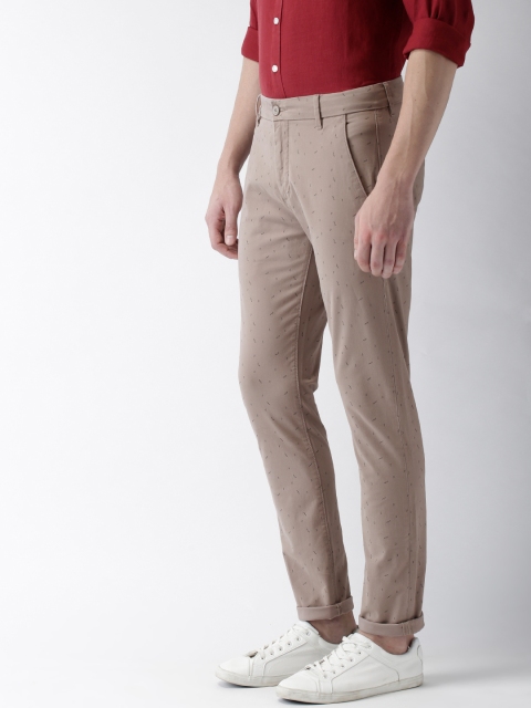 

Levis Men Khaki Slim Fit Printed Chinos 512