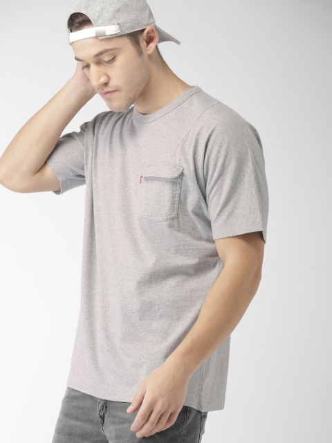 

Levis Men Grey Solid Round Neck T-shirt