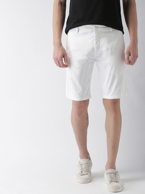 

Levis Men White Solid 502 Regular Tapered Fit Chino Shorts
