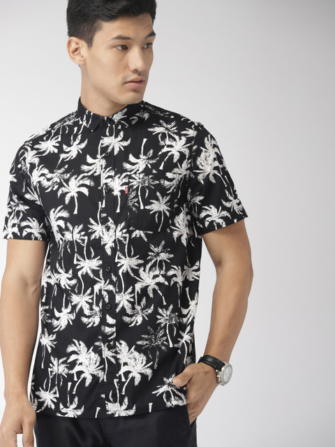

Levis Men Black & White Slim Fit Printed Casual Shirt
