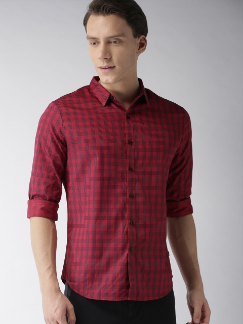

Levis Men Red & Blue Slim Fit Checked Casual Shirt