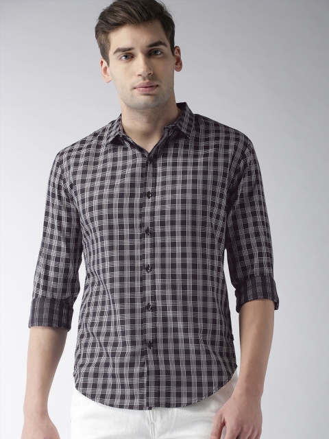

Levis Men Black & White Slim Fit Checked Casual Shirt