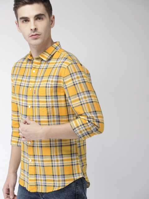 

Levis Men Yellow & Navy Blue Slim Fit Checked Casual Shirt