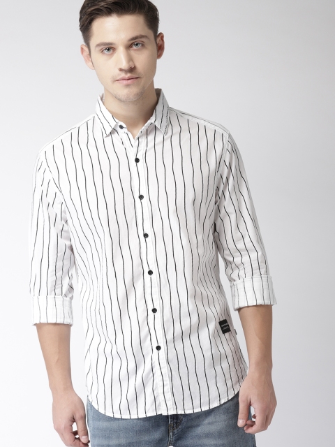 

Levis Men White & Black Slim Fit Striped Casual Shirt