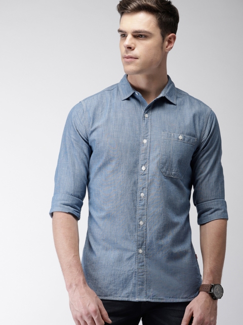 

Levis Men Blue Slim Fit Solid Chambray Casual Shirt