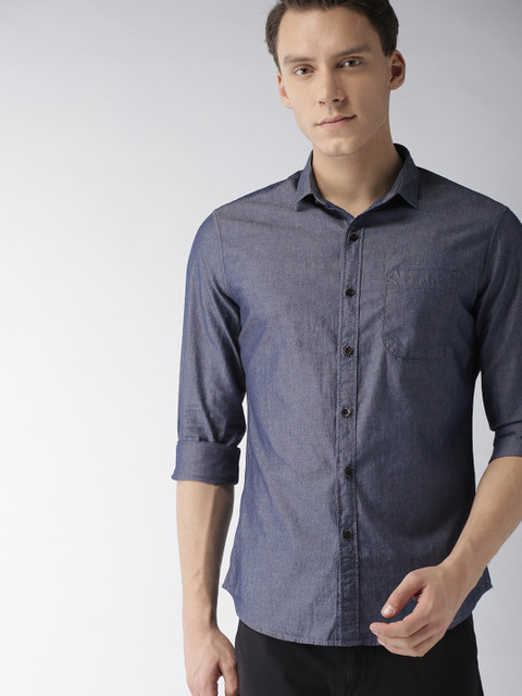 

Levis Men Blue Slim Fit Solid Casual Shirt