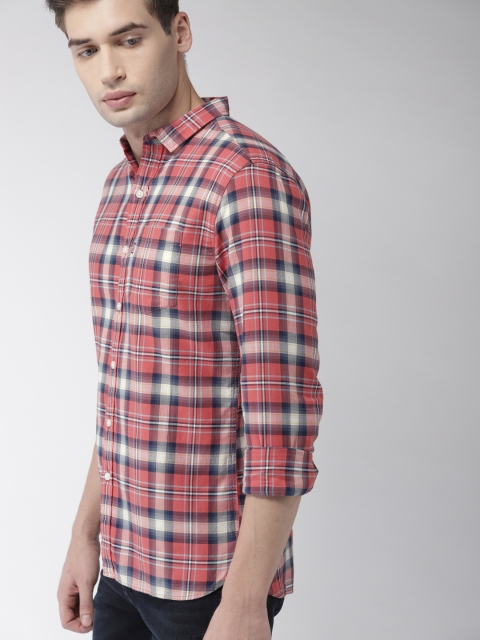 

Levis Men Red & Navy Blue Slim Fit Checked Casual Shirt