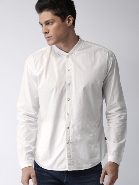 

Levis Men White Regular Fit Solid Casual Shirt