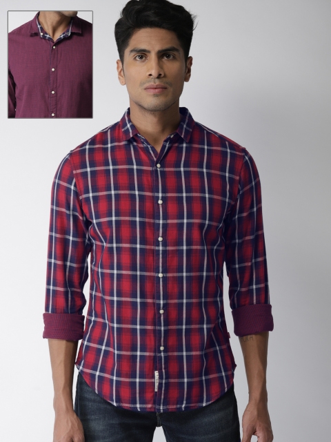 

Levis Men Maroon Slim Fit Reversible Checked Casual Shirt