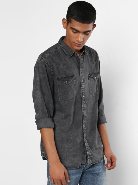 

Levis Men Grey Slim Fit Solid Casual Shirt