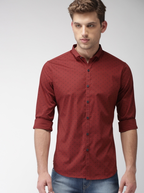

Levis Men Maroon Slim Fit Printed Casual Shirt