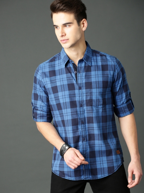 

Roadster Men Blue Regular Fit Checked Casual Shirt