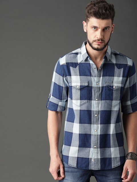 

Roadster Men Blue Regular Fit Checked Casual Shirt