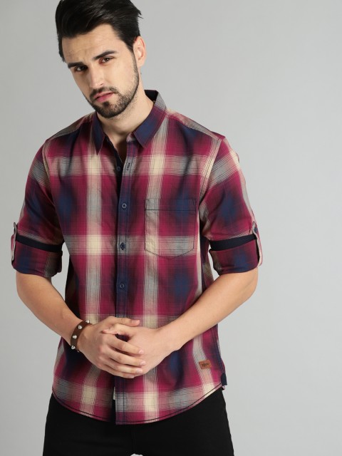 

Roadster Men Maroon & Off-White VETTEL Regular Fit Checked Casual Shirt