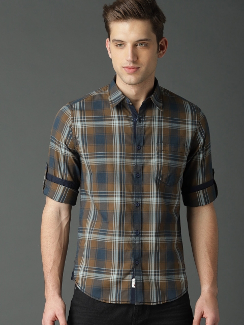 

Roadster Men Brown & Navy Blue Regular Fit Checked Casual Shirt