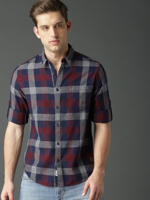 

Roadster Men Navy Blue & Maroon Regular Fit Fancy Yarn Check Shirt