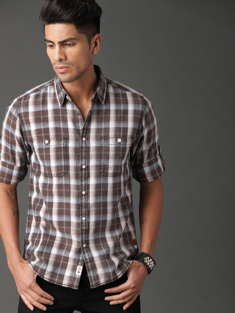 

Roadster Men Brown & Blue Washed Indigo Checked Casual Shirt