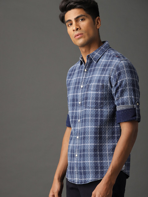 

Roadster Men Blue Indigo Checked Structured Chambray Casual Shirt