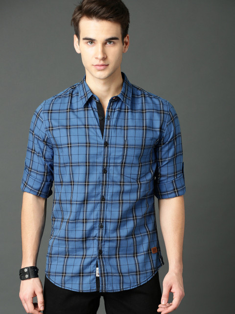 

Roadster Men Blue Regular Fit Checked Casual Shirt