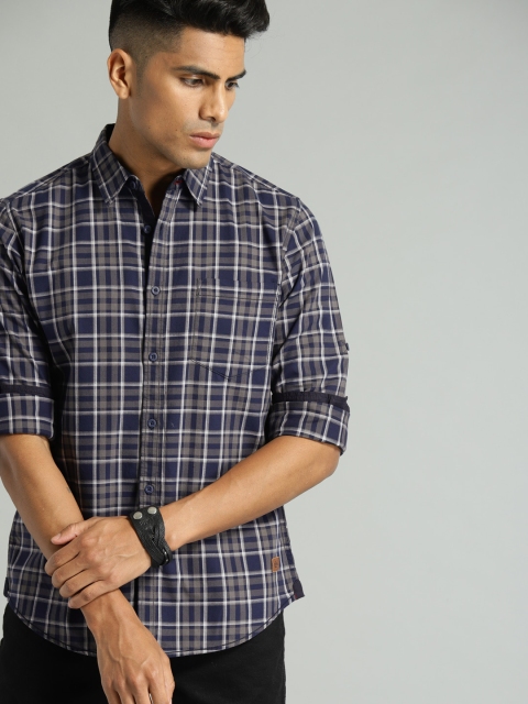 

Roadster Men Navy Blue & Grey Regular Fit Checked Casual Shirt