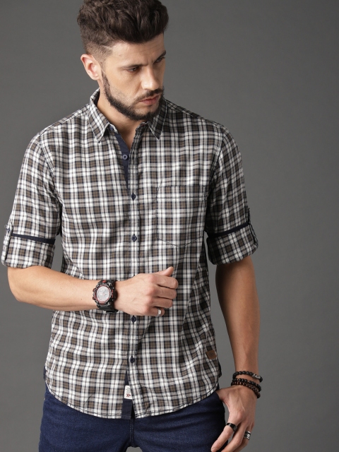 

Roadster Men Brown & White Regular Fit Checked Casual Shirt
